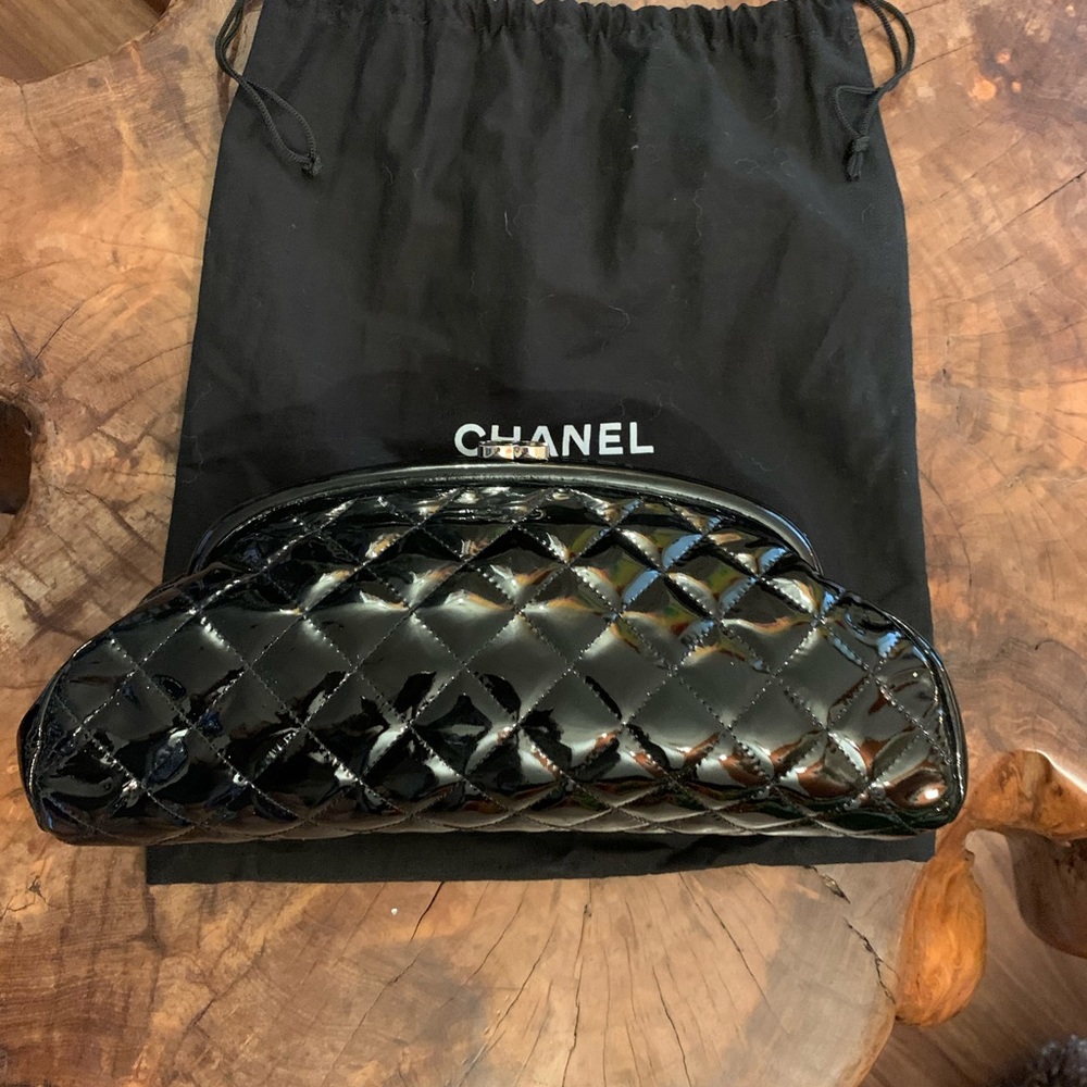 Chanel patent leather kiss lock clutch - Picture 2 of 4